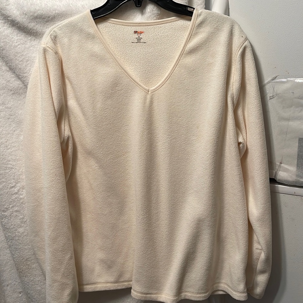 SJB Active Soft White Poly V Neck LS Tunic Size Large  24A